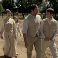 Foto Billy Zane, Cynthia Watros, Julia Garner