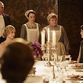 Foto Jim Carter, Lesley Nicol, Lily James, Michelle Dockery, Sophie McShera