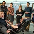 Foto Adrian Scarborough, Dolly Wells, Jacki Weaver, Karan Soni, Mary Holland