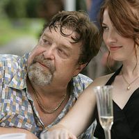 En el centro de la tormenta : Foto John Goodman, Kelly Macdonald