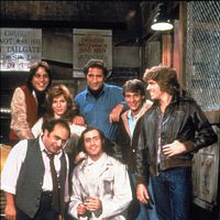 foto Andy Kaufman, Danny DeVito, Jeff Conaway, Judd Hirsch, Marilu Henner