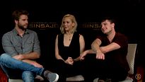 <strong>Liam Hemsworth, Josh Hutcherson, Jennifer Lawrence</strong> Interview 5: Los juegos del hambre: Sinsajo - Parte 2