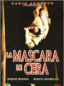 El recorte en el vestido aumenta el pecho