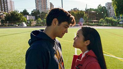 Los actores de 'A todos los chicos de los que me enamoré' hacen un llamamiento a la libertad sexual durante los premios MTV