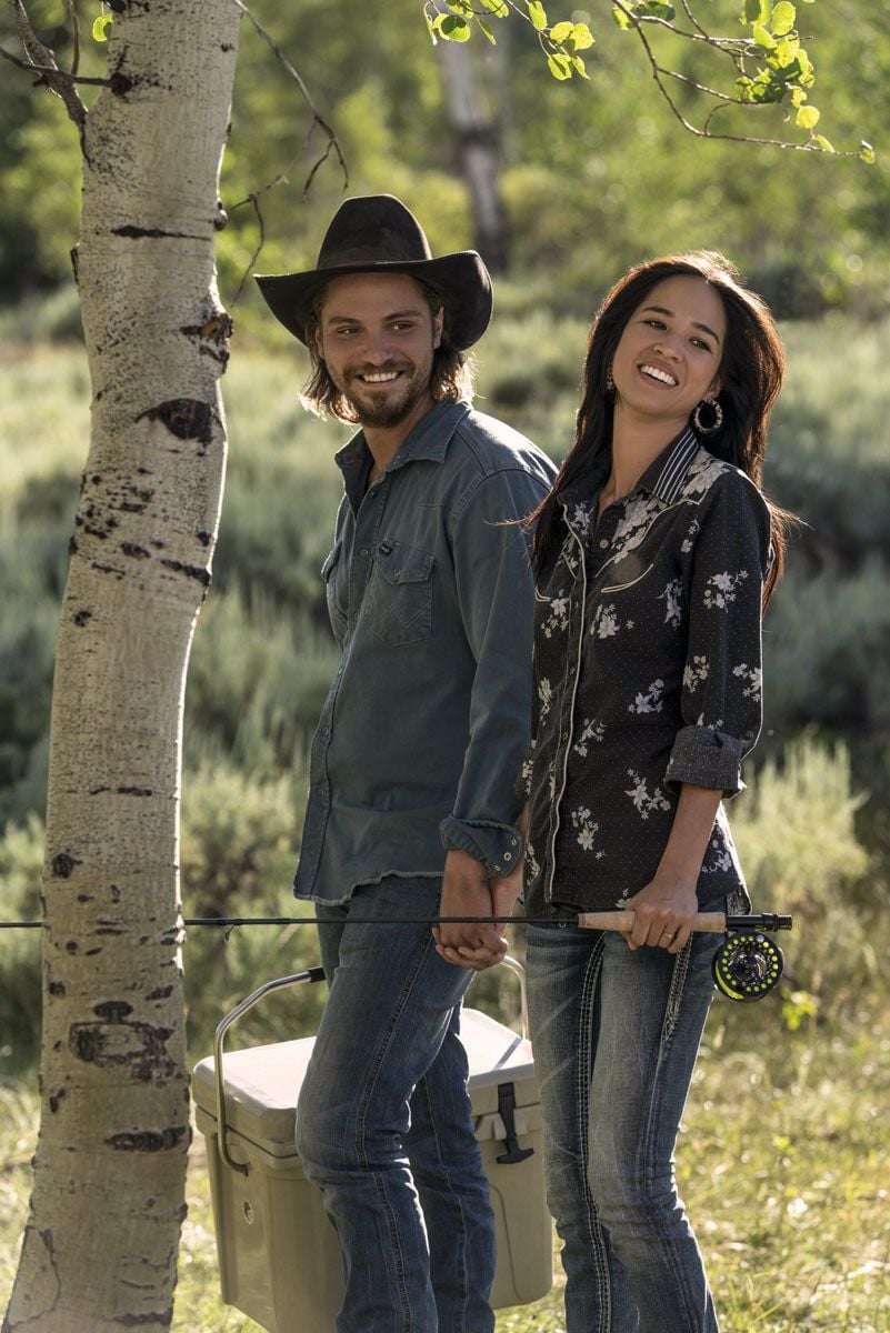 Yellowstone: Foto Kelsey Asbille, Luke Grimes - 33 Sobre Un Total De 54 ...