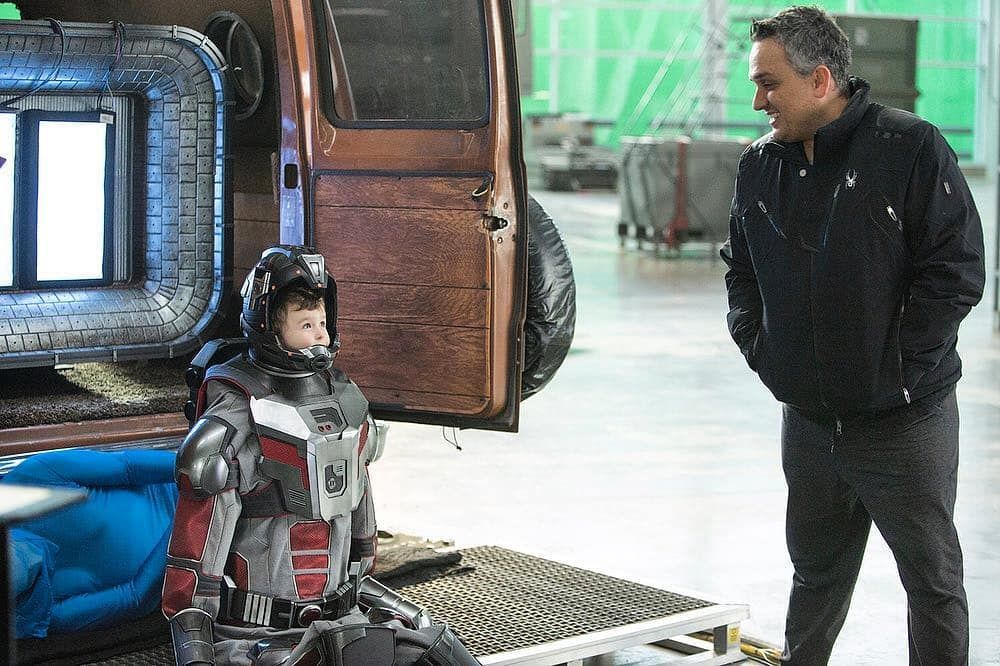 El director Joe Russo con un pequeño Scott Lang