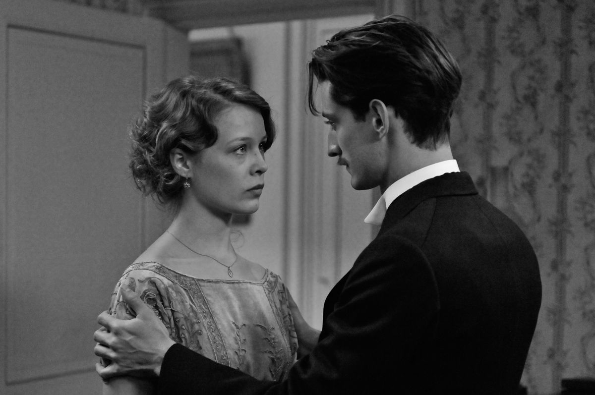Paula Beer y Pierre Niney en Frantz