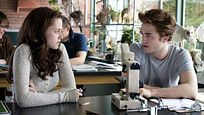 'Crepúsculo': El libro 'Sol de Medianoche' revela un oscuro momento del encuentro entre Bella y Edward 'Crepúsculo': El libro 'Sol de Medianoche' revela un oscuro momento del encuentro entre Bella y Edward