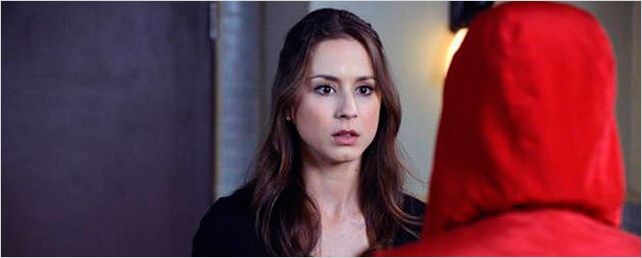 'Pretty Little Liars': ¿Quieres saber quién es 'Red Coat' (Abrigo Rojo)? ¡Te revelamos el final de la tercera temporada!