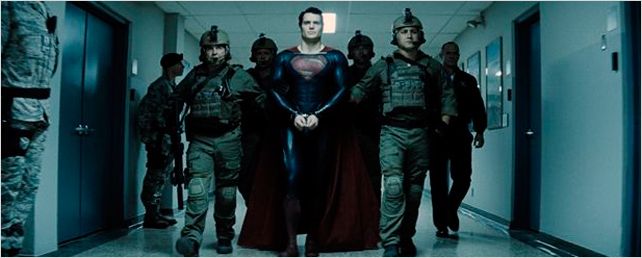 'El Hombre de Acero': ¡Superman quiere ser James Bond!