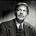 Foto Raymond Massey