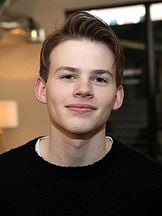 foto de Josh Wiggins