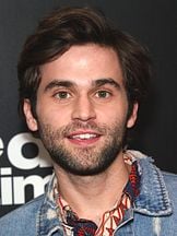 foto de Jake Borelli