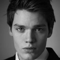 Foto Dominic Sherwood