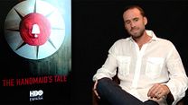 imagen de Joseph Fiennes sobre si 'The Handmaid's Tale' sería posible en la realidad