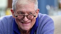 imagen de David Hockney en la Royal Academy of Arts Tráiler