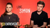 imagen de Greg Berlanti, Katherine Langford, Nick Robinson Interview 2: Con amor, Simon