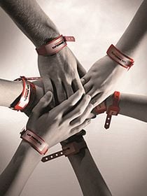 Cartel de Pulseras rojas