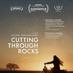 Foto Cutting Through Rocks