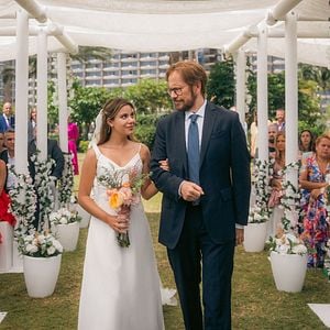 Foto Padre no hay más que uno 4 : Campanas de boda