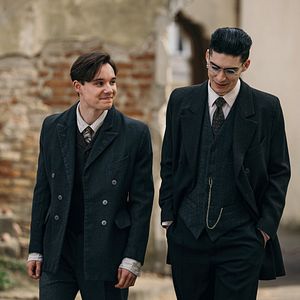 Foto Truth & Treason