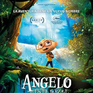 Foto Angelo en el bosque misterioso