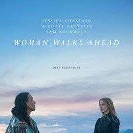 Foto Woman Walks Ahead