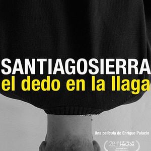 Foto Santiago Sierra: El dedo en la llaga