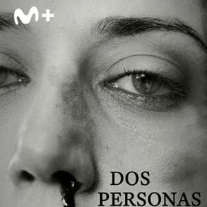 Foto Dos personas intercambiando saliva