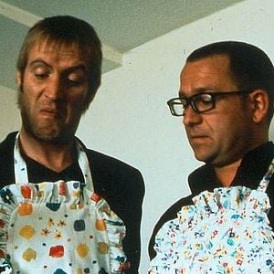 Foto Love, Honour and Obey