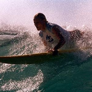 Foto En el filo de las olas