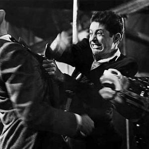 Foto Extraños en un tren