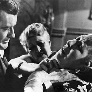 Foto Extraños en un tren