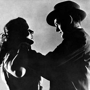 Foto Extraños en un tren