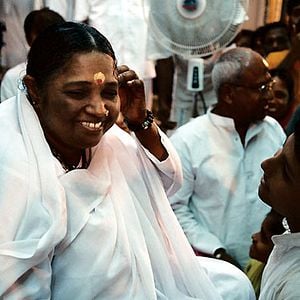 Foto Darshan, el abrazo