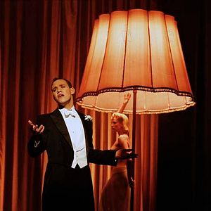 Foto Mrs. Henderson presenta