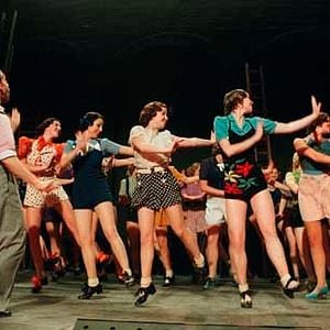 Foto Mrs. Henderson presenta