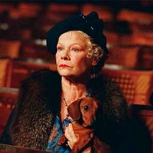 Foto Mrs. Henderson presenta