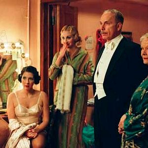 Foto Mrs. Henderson presenta