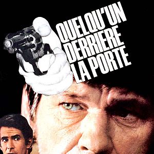 Foto Alguien detrás de la puerta