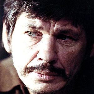 Foto Alguien detrás de la puerta