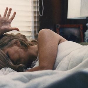 Foto Una mujer bajo la influencia