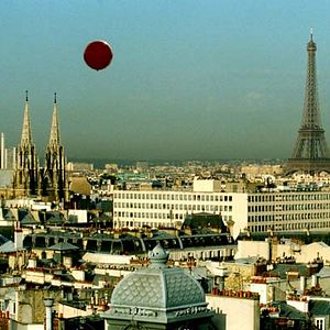 Foto El vuelo del globo rojo