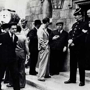 Foto Young and Innocent