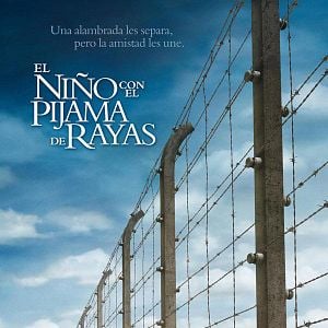 Foto El niño con el pijama de rayas