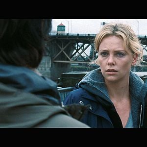 Foto Lejos de la tierra quemada