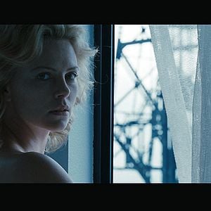 Foto Lejos de la tierra quemada