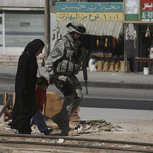 Foto En tierra hostil