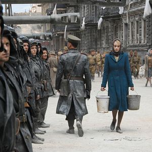 Foto Anonyma - Una mujer en Berlín