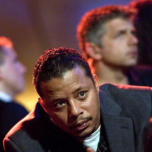 Foto Fighting - Puños de asfalto